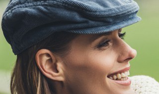 小个子中年妇女戴什么帽子好看（小个子的中年女性要怎么穿,有没有什么好看的穿搭推荐?）