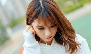 肩宽适合穿带帽子的卫衣吗 肩宽穿卫衣适合戴帽还是不戴帽