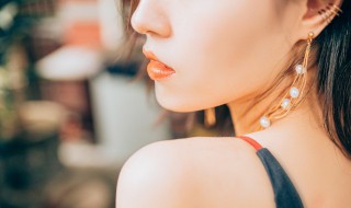 40岁戴什么耳环好看 40岁戴什么耳环好看长头发