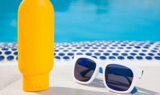 脸瘦小适合戴什么眼镜