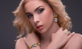 方脸适合戴什么耳环(方脸适合戴什么耳环好看)