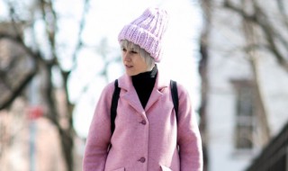 毛线帽子的搭配（毛线帽子的搭配图片）