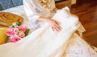 如何避开挑选婚纱礼服误区（选婚纱技巧）