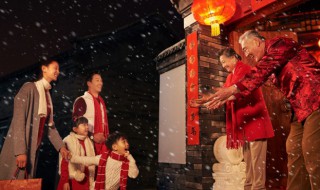 描写春节热闹的诗句（描写春节热闹的诗句有哪些）