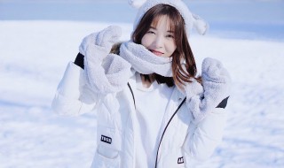 冬季穿搭女羽绒服该怎么选择（冬季穿搭女羽绒服该怎么选择好看）