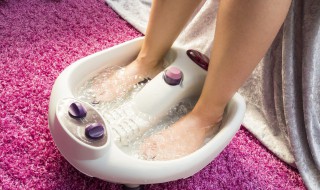 艾叶红花泡脚的功效与作用（生姜艾叶红花泡脚的功效与作用）