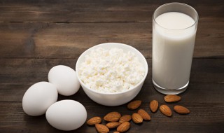 增肌一天喝多少牛奶（增肌一天喝多少升水）