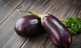 茄子煮了变绿能吃吗 茄子煮了发绿了是怎么回事