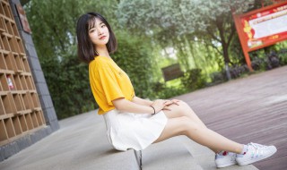 女人穿裙子要怎么选择 女人穿裙子要怎么选择裤子呢