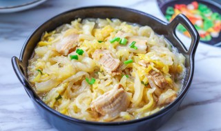 酸菜粉条炖豆腐的家常做法 酸菜粉条炖豆腐的家常做法大全