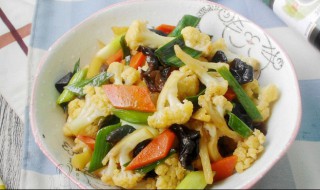 怎么炒菜花家常做法（炒菜花家常做法视频）