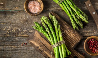 鲜味芦笋炒虾仁的家常做法（鲜味芦笋炒虾仁的家常做法窍门）