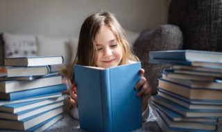 滋润的近义词（滋润的反义词）