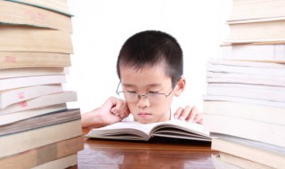 翠绿的近义词 告诉的近义词