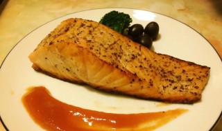 三文鱼怎么煎好吃（三文鱼怎么煎好吃又简单视频教程）