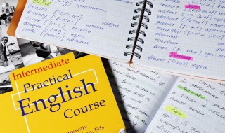 操场用英语怎么读（操场用英语怎么读出来）