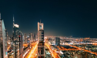 形容夜景美的句子 夜幕下的一切都是美丽的