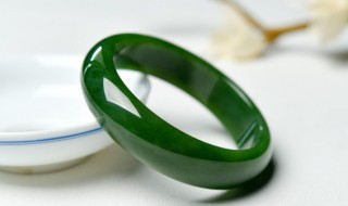翡翠镯子怎么挑（翡翠手镯挑选方法）