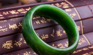 冰种油青翡翠价格(翡翠冰种油青色值钱吗)