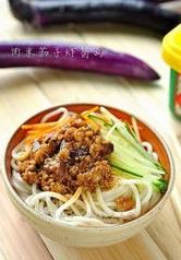 茄子炸酱面材料和做法（茄子炸酱面材料和做法大全）