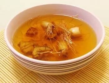 葱白煮水的功效与禁忌 生姜葱白煮水的功效与禁忌