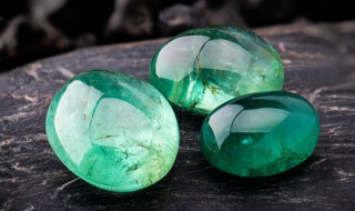 祖母绿翡翠吊坠价格（祖母绿翡翠图片及价格）