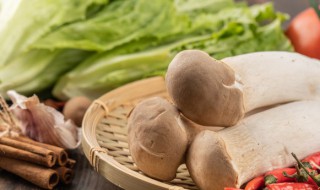 肉丸烧杏鲍菇的做法（杏鲍菇烧肉的做法大全）