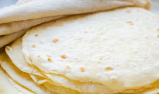 薄到透光烤鸭卷饼的做法（卷烤鸭的饼怎么做的）