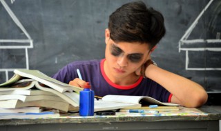 王字旁一个深（一个王字旁一个深）