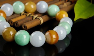 玻璃种鸡油黄翡翠（翡翠有鸡油黄的材质吗）