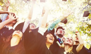 学士服的由来（学士服来自哪里）