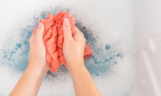 碘酒弄在衣服上怎么洗 碘酒弄在衣服上怎么洗掉