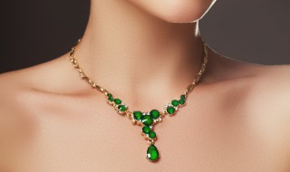 翡翠原石多少钱一克(翡翠原石一斤多少钱)