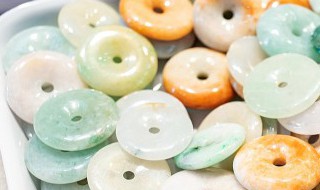 识别翡翠原石 识别翡翠原石用锤子敲