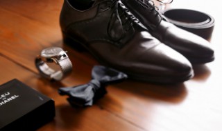 jk蝴蝶领结怎么扣到衣服上（jk蝴蝶领结扣怎么解开）