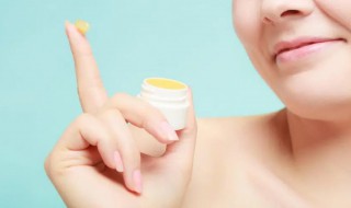 凡士林吃到嘴巴里怎么办（婴儿凡士林吃到嘴巴里怎么办）