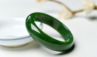 用电筒怎么看玉镯的真假 用电筒怎么看玉手镯的真假