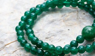 祖母绿翡翠戒指价格 祖母绿宝石戒指价格