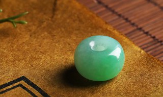 翡翠贵妃手镯价格表 贵妃镯子价格