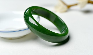 种翡翠手镯（玻璃种翡翠手镯）