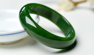 玉手镯怎么鉴定真假（怎么鉴别玉镯子的真假）