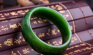 怎么分辨好的玉手镯（如何鉴别好玉镯）