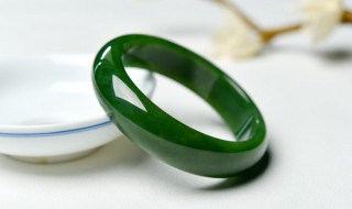 怎么鉴定翡翠手镯的真假 翡翠手镯的真假鉴别