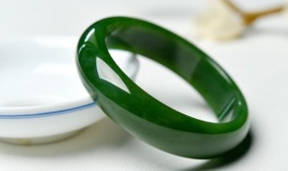 翡翠手镯注胶怎么能看出来 怎么看玉镯有没有注胶