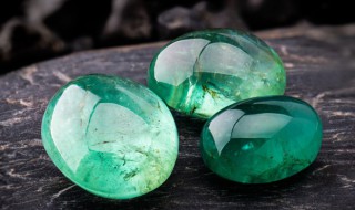 翡翠祖母绿与帝王绿（翡翠中的祖母绿色和帝王绿）