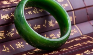 怎么鉴定翡翠手镯（怎么鉴定翡翠手镯a货b货）