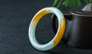 一般的翡翠玉镯子价格（翡翠镯子价格一般多少钱）