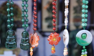 黑色翡翠的分类及价格（黑色的翡翠是什么种类）