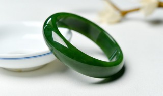 真的翡翠和假翡翠怎么辨别 怎么看是真翡翠还是假翡翠