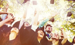 能够让人瞬间长大的精辟文艺句子（能够让人瞬间长大的精辟文艺句子短句）